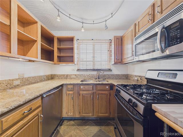 Building Photo - 943 Emerson St