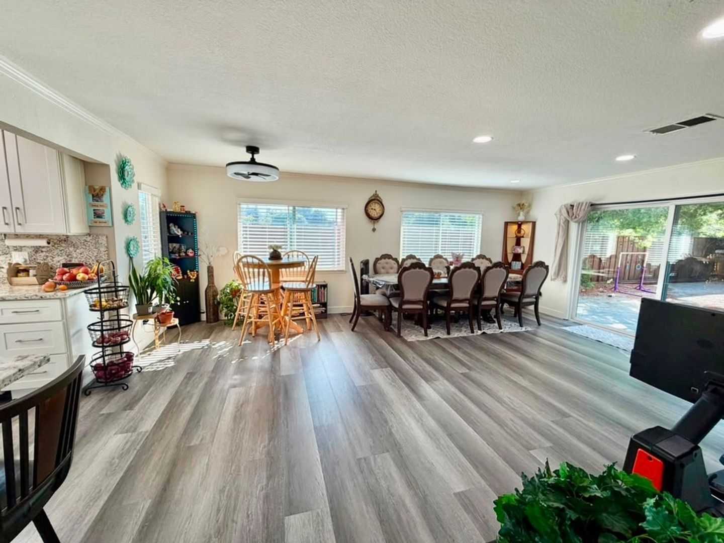 Building Photo - 7293 Valley Trl Dr