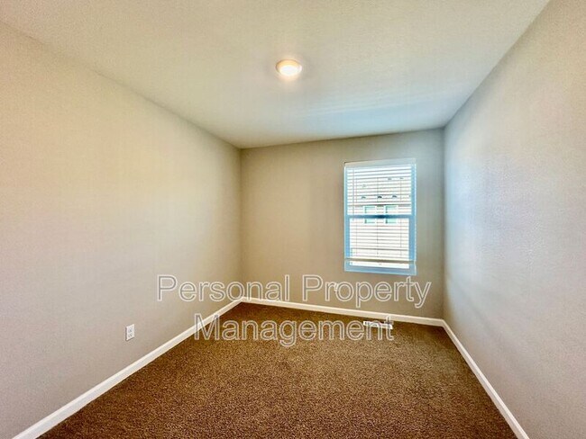 Building Photo - 7042 NE 155th Pl