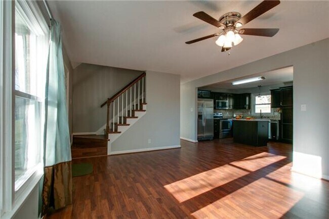 Building Photo - For Rent – Spacious 4 Bedroom Home Near Fo...