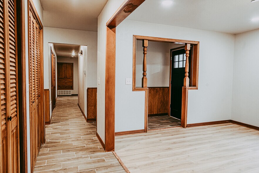 Hallway - 5331 Indian Hill Rd