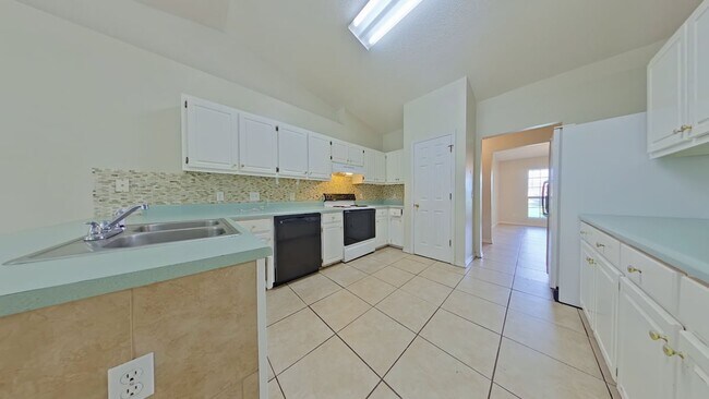 Building Photo - 143 Steeplechase Dr