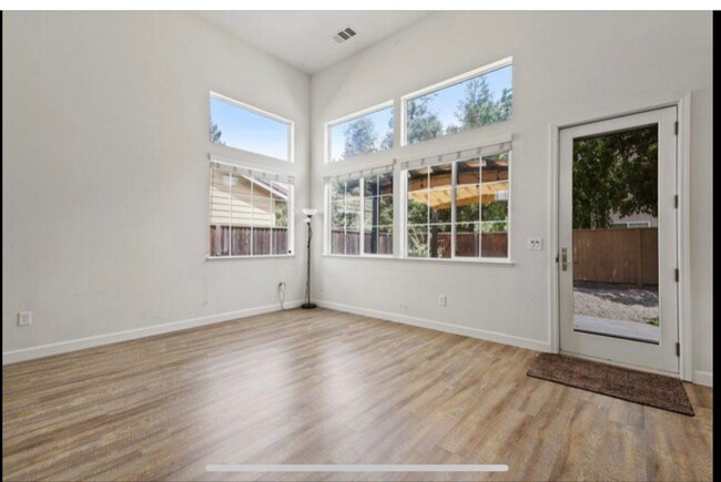 Building Photo - 4036 Escatta Ave