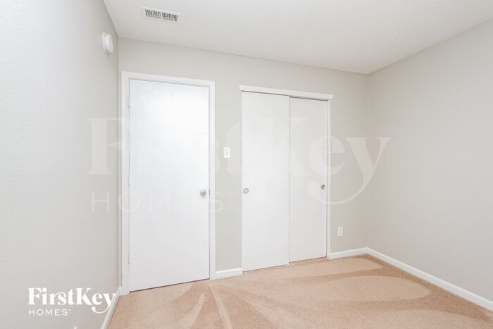 Building Photo - 10605 Glenayr Dr