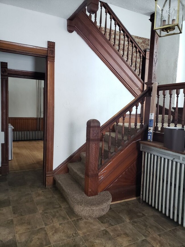 Building Photo - 5 bed 2 bath Single Family Home in Wausau