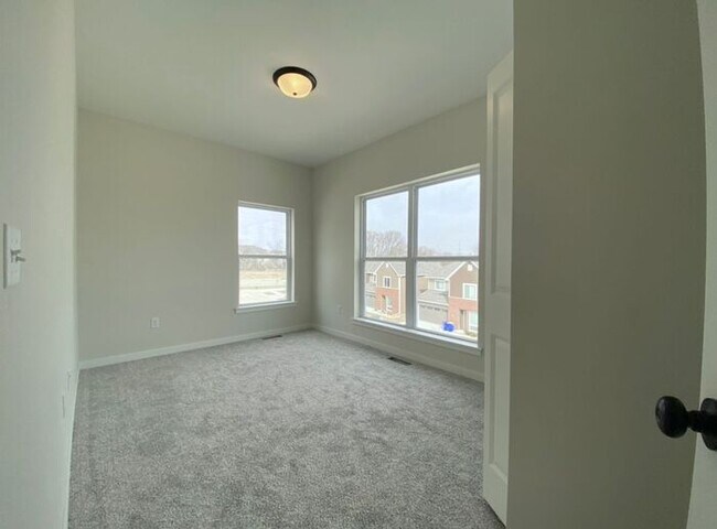 Building Photo - $2,275 | 3 Bedroom, 2.5 Bathroom Town Home | Pet Friendly | Sublease* | Available for August 1st,...