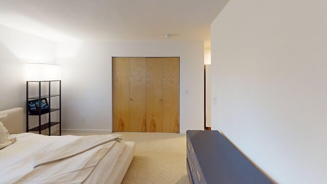 Building Photo - 11 Russell Trail