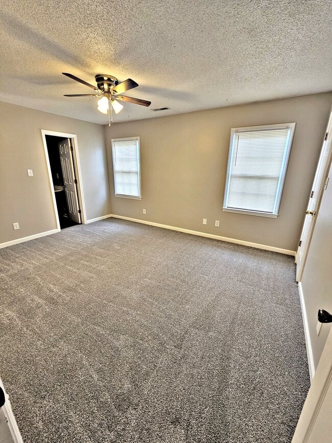 Building Photo - 3BR TOWNHOUSE FOR RENT - DECATUR SW