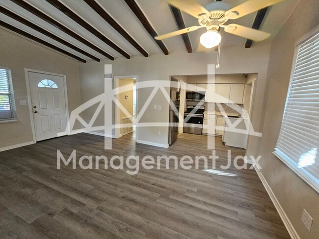 Building Photo - 5201 Janice Cir S