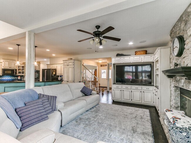 Building Photo - This stunning 4-bedroom, 3.5-bathroom home...