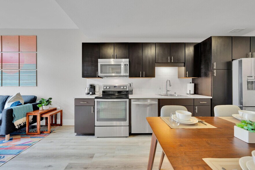 Building Photo - 185 Channel St