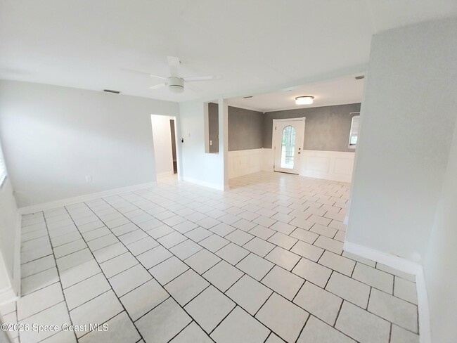 Building Photo - 1390 S Park Ave