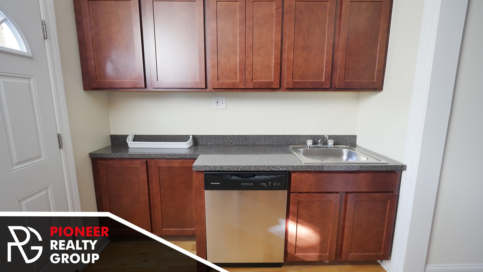 Building Photo - 1446 W Byron St