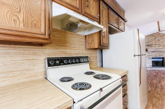 Building Photo - 6411 York Dr