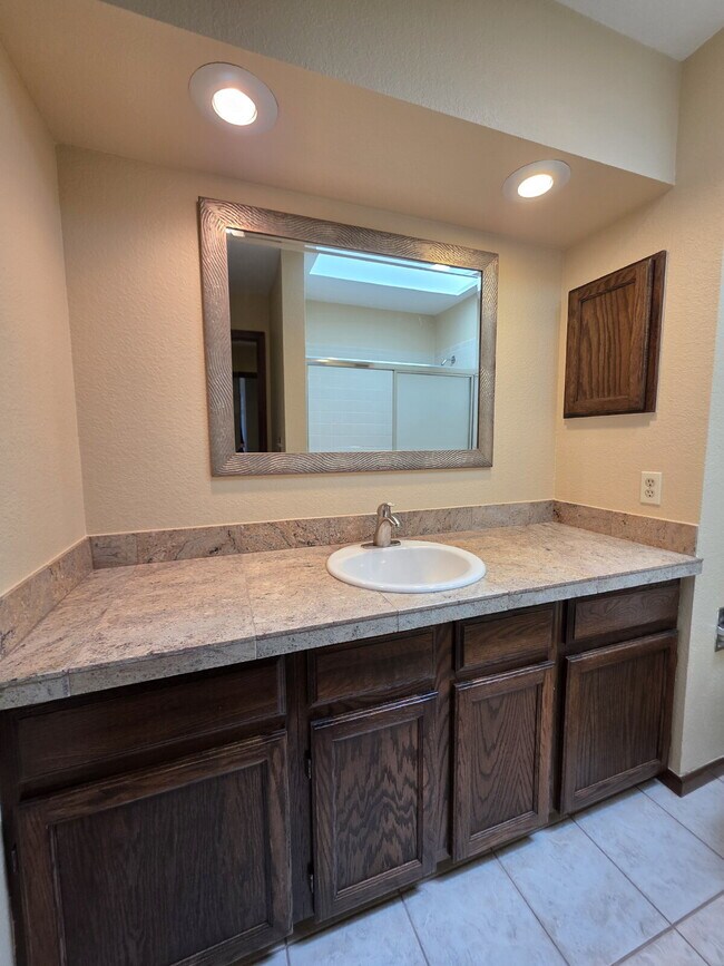 Building Photo - Single-Family Home in Near-Perfect Condition | 3-Car Garage | Covered Patio | Large Unfinished Ba...