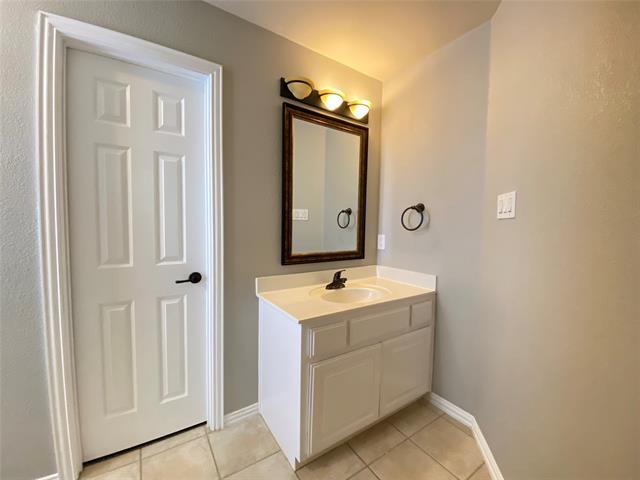 Building Photo - 15861 Twin Cove Dr