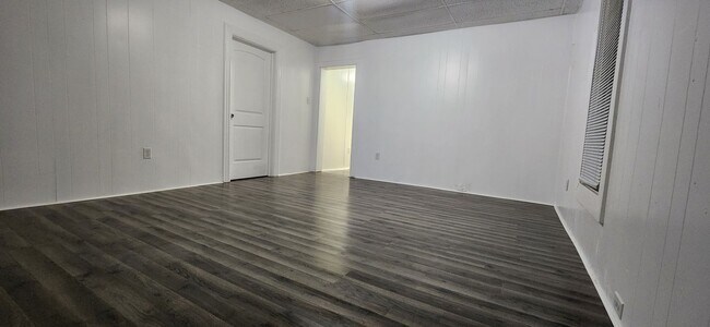 Building Photo - 112 N 3rd Ave