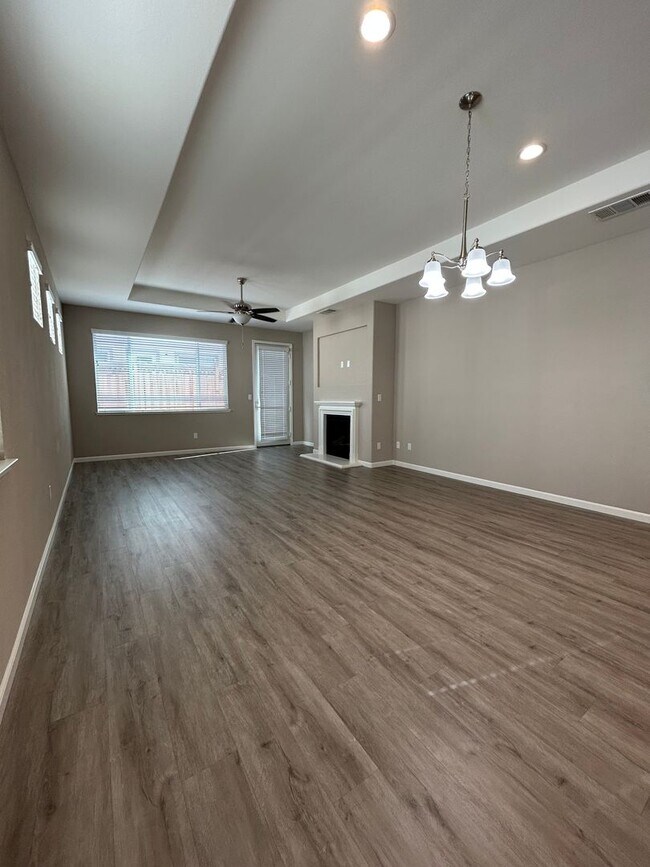 Building Photo - STUNNING 4 Bed / 2 Bath in Wingfield Springs- Available 6/15!