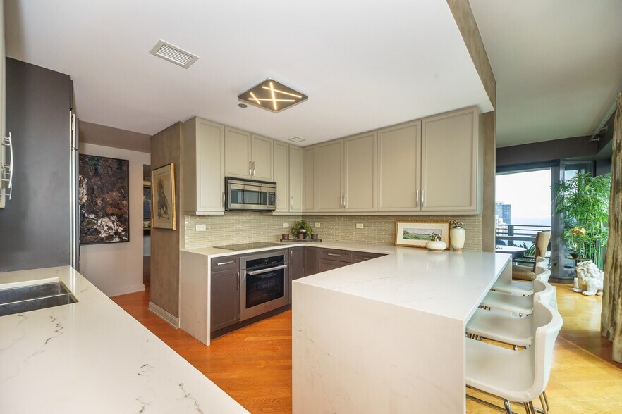 Building Photo - 130 N Garland Ct