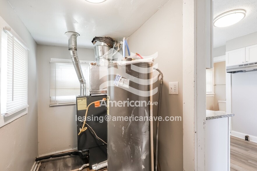 Building Photo - 2126 Dequincy St