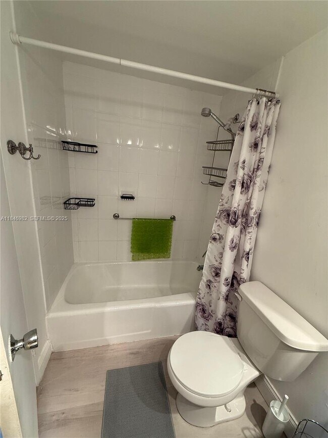 Building Photo - 100 Lincoln Rd