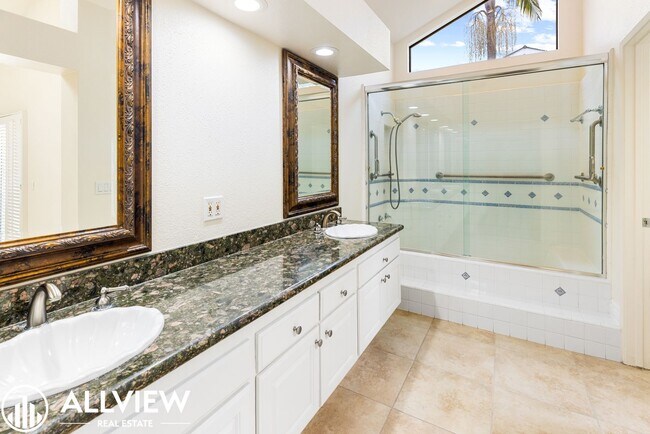 Building Photo - Elegant 3 Bed 2 Bath Home Available in the Heart of Woodbridge!