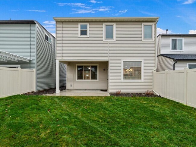 Building Photo - Free September Rent!  Beautiful Newer 4 Bed, 3 Bath located in the heart of Meridian - available ...
