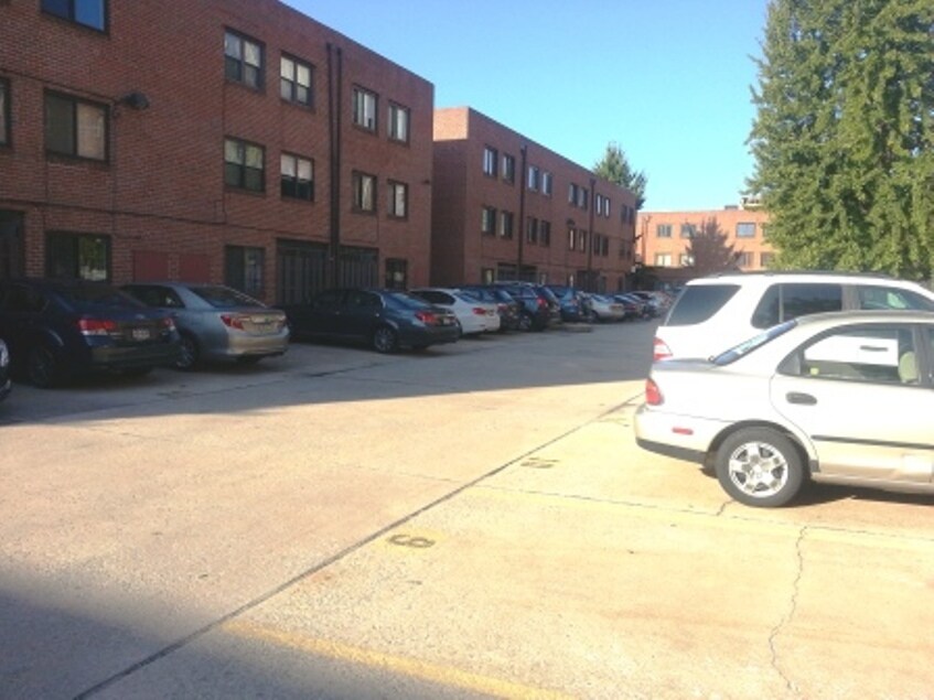 Building Photo - 516 S 12th St