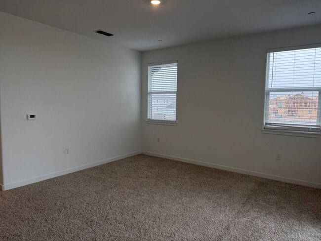 Building Photo - Beautiful Sacramento 5 Bedroom 3 Bathroom 3000 Sqft. Home for Rent