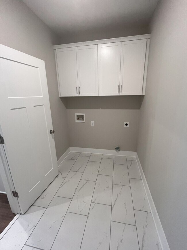 Building Photo - Luxury Townhouse in Summerfield NC