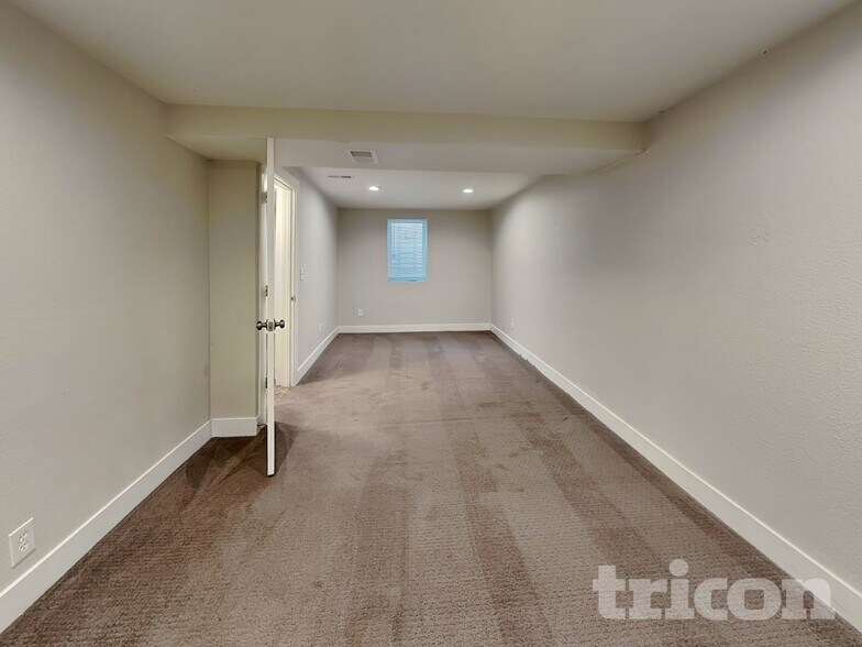 Building Photo - 16384 E Brunswick Pl