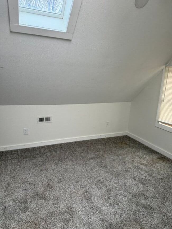 Building Photo - Updated 2-bedroom, 2-story home in the heart of Kansas City!