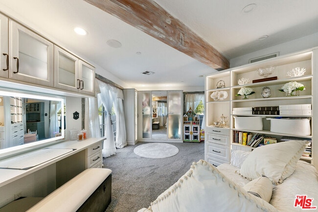 Building Photo - 2851 Seabreeze Dr