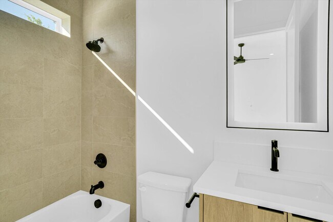 Building Photo - 1711 Nomas St