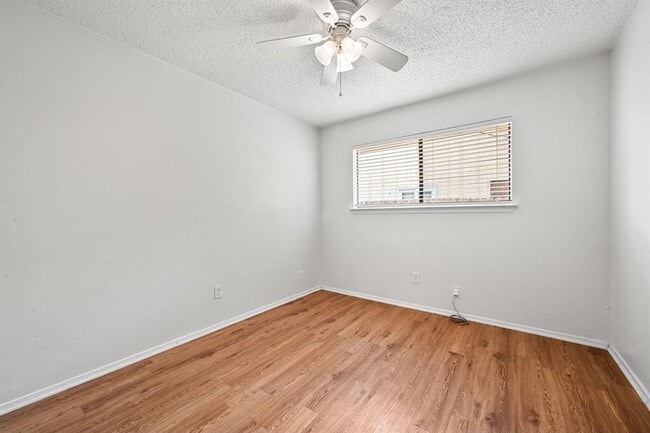Building Photo - 2409 Berkett Dr