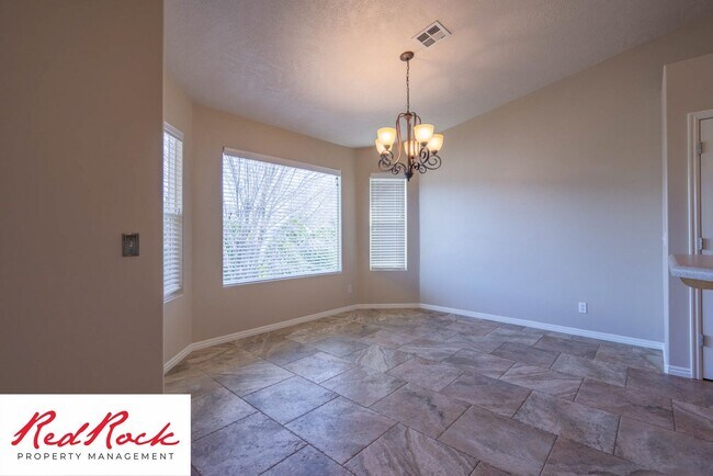 Building Photo - 5 Bedroom Pet Friendly Home!