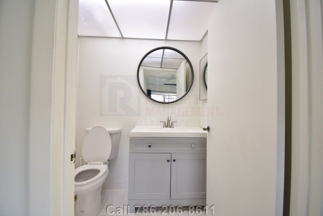 Building Photo - Prime Rental: Spacious 2-Bed, 2-Bath In Carmel Lakes Gated Community