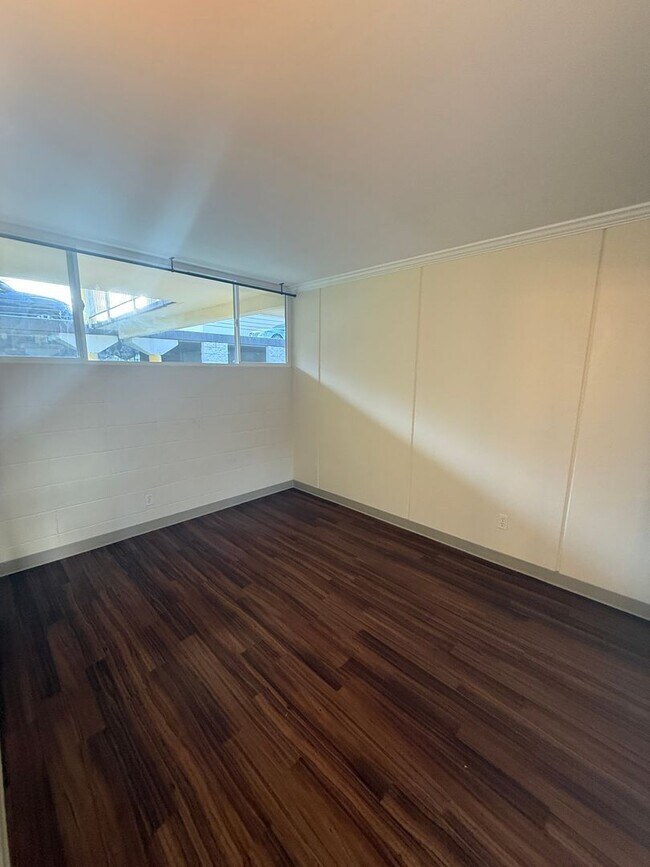 Building Photo - 3 bedroom 2 bath condo in Ridgecrest in  Waikalani comes with 2 parking