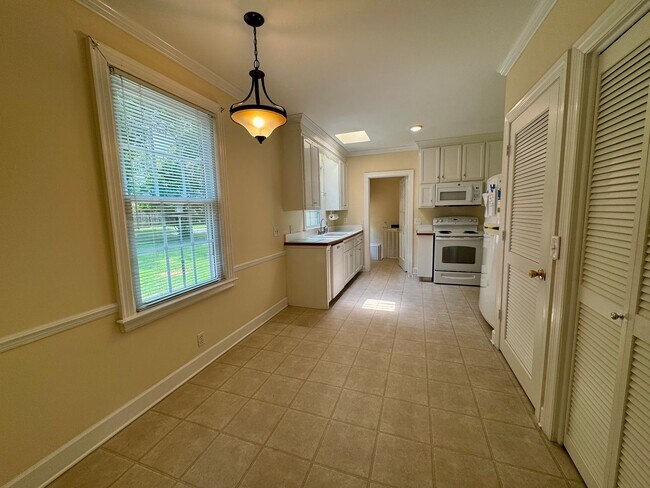 Building Photo - Charming Green Hills Single Family Home