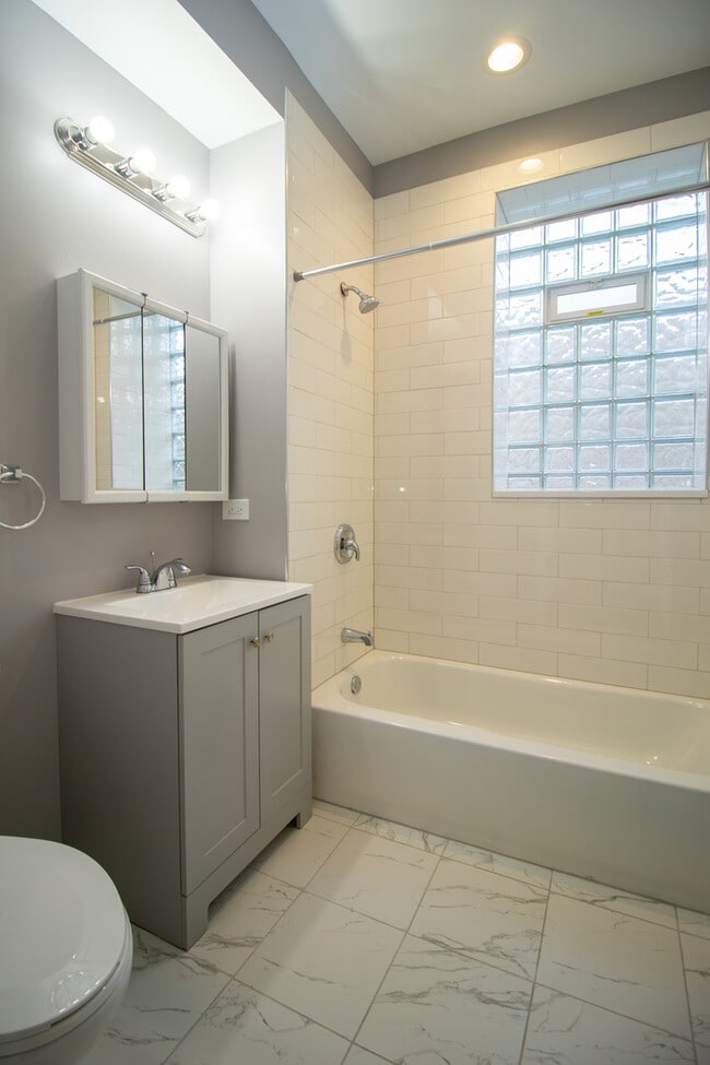 Building Photo - 5310 S Harper Ave