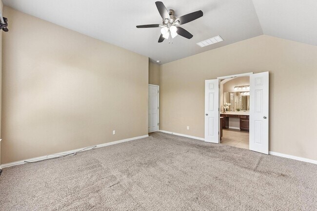 Building Photo - 640 Loma Cedro Bend