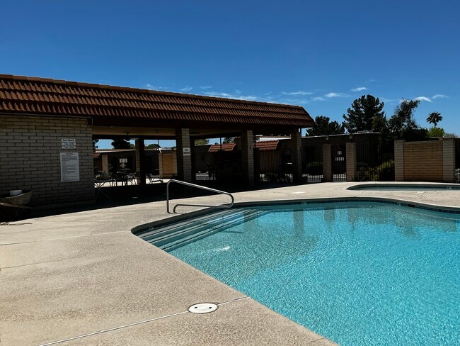 Building Photo - 2024 S Birdie Cir