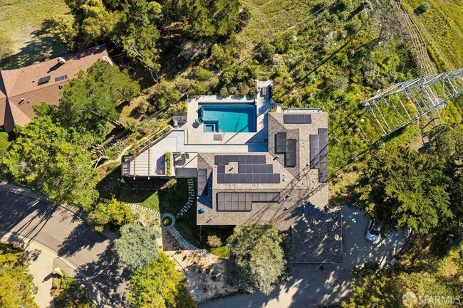 Building Photo - 1435 Lakeview Dr