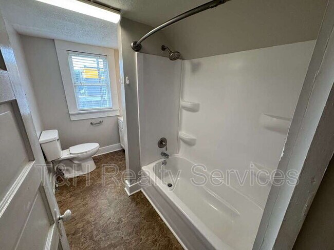 Building Photo - 1624 Yandes St