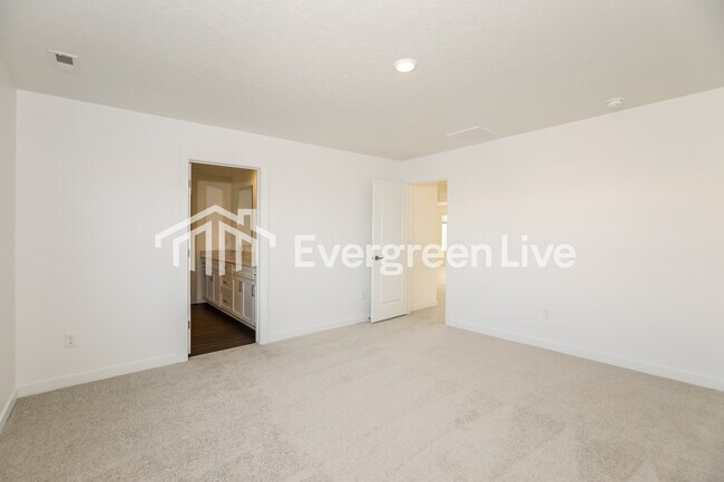 Building Photo - 896 Knowledge St