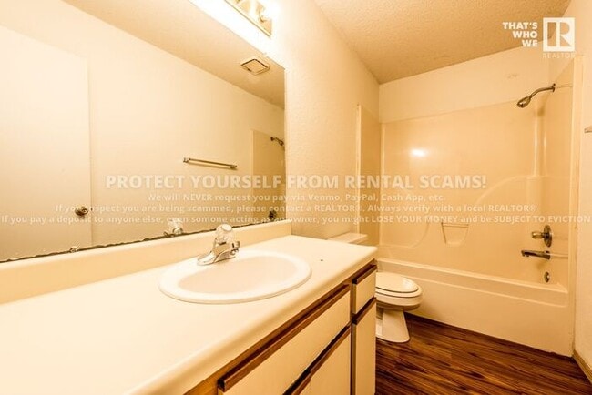 Building Photo - 686 W Martha Dr