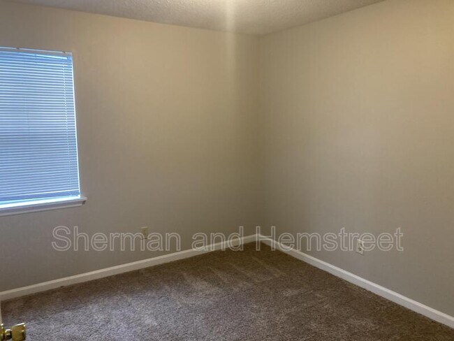 Building Photo - 502 Commons Dr