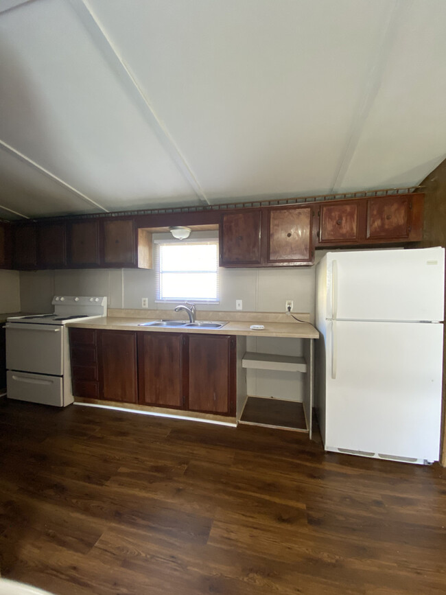 Building Photo - South Dixie Highway Trailer Park