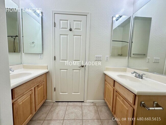 Building Photo - 6822 S 55th Ln