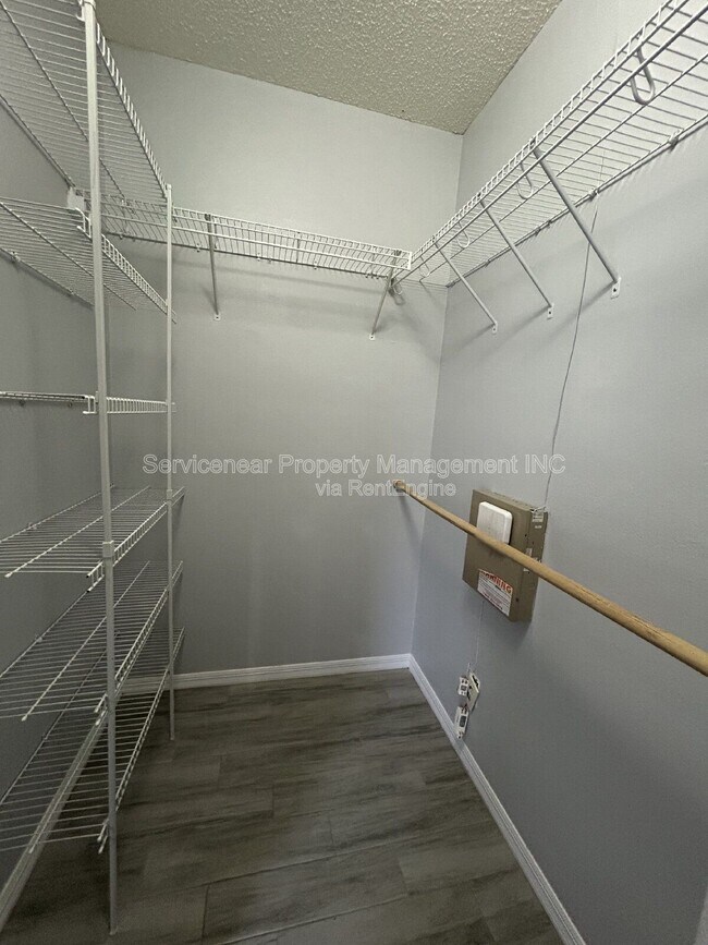 Building Photo - 10303 Beneva Dr